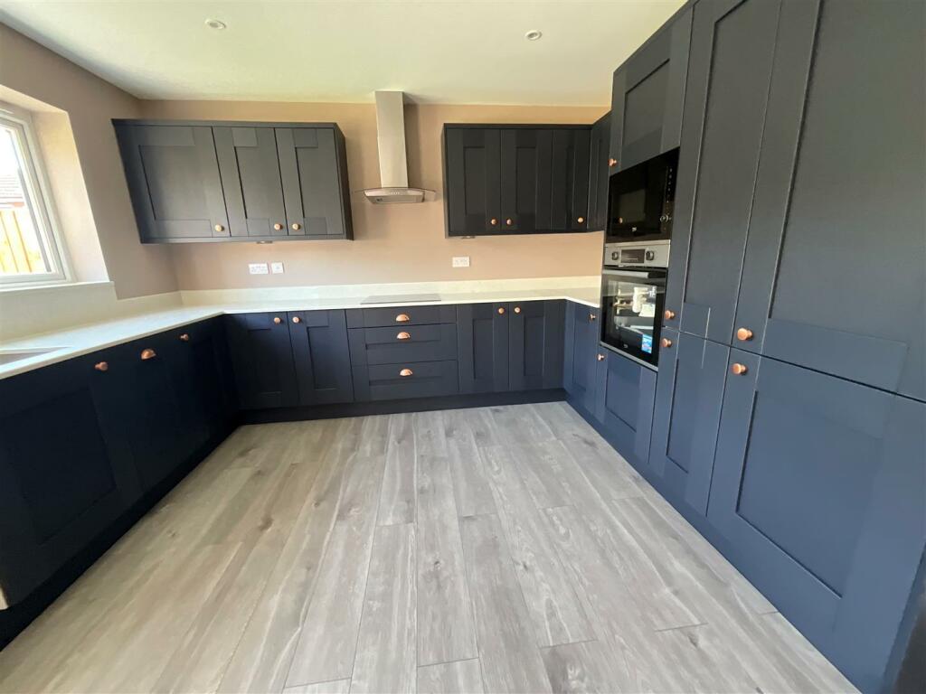 Plot 6 Kitchen 2.jpg