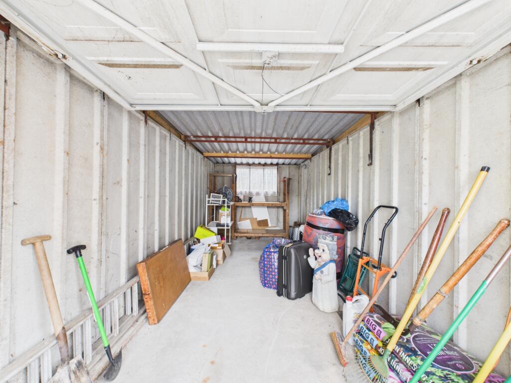 CAM03729G0-PR0065-STILL020