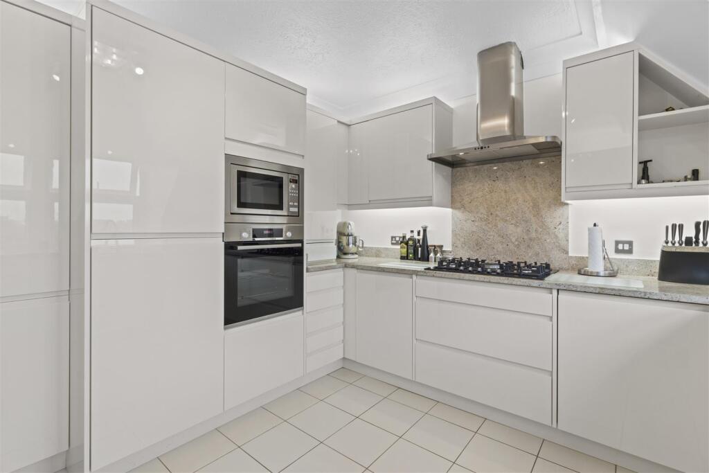 Fitted Kitchen/Breakfast Room