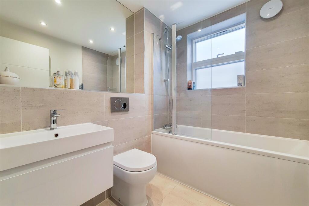 9_Bathroom-0.jpg