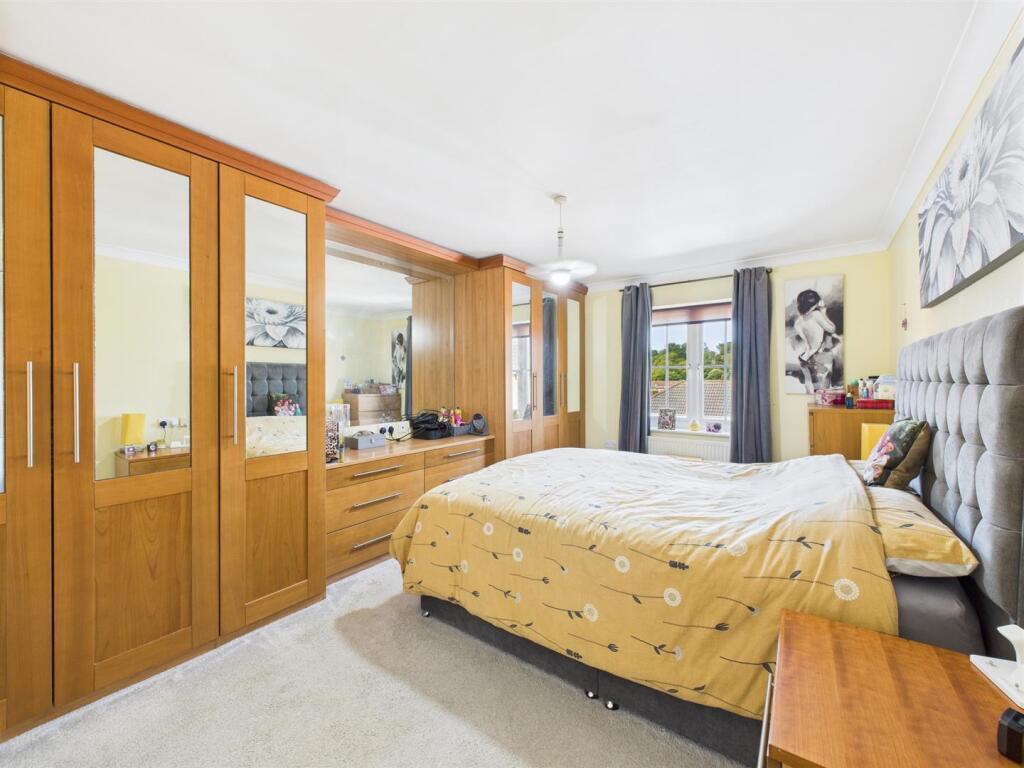 Bedroom: