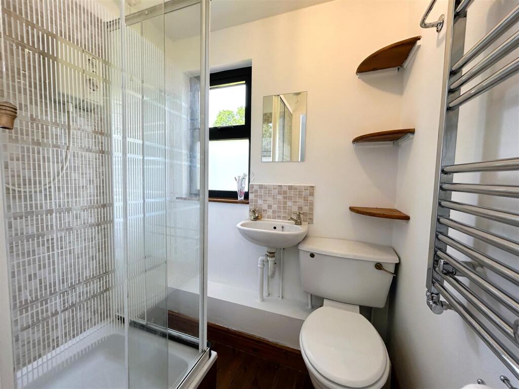 ensuite.JPG