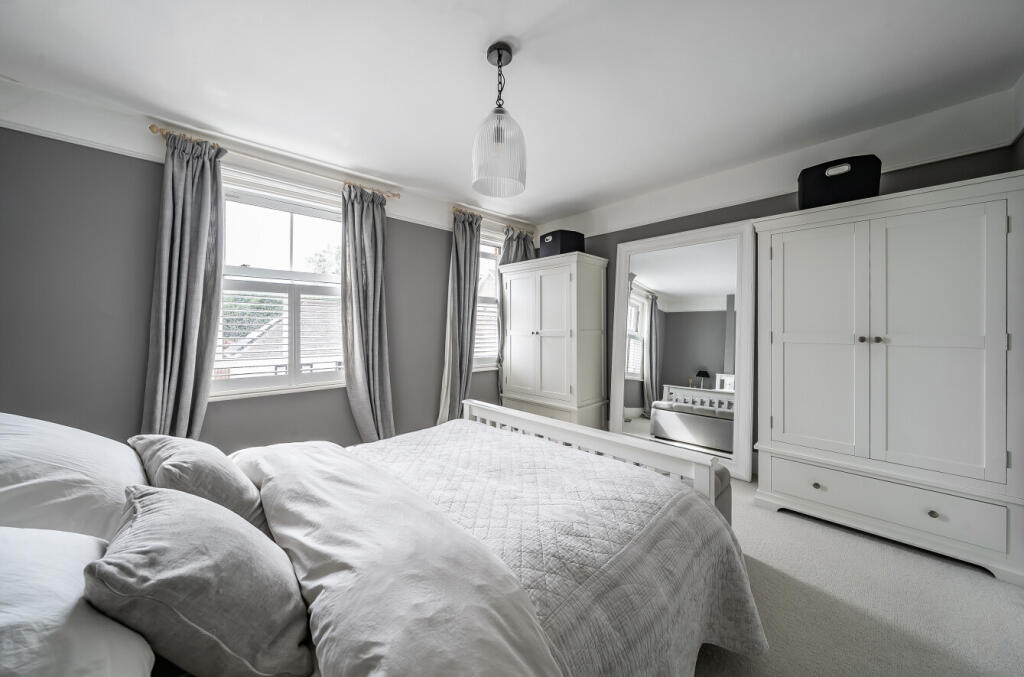 1344477-4-68af125...