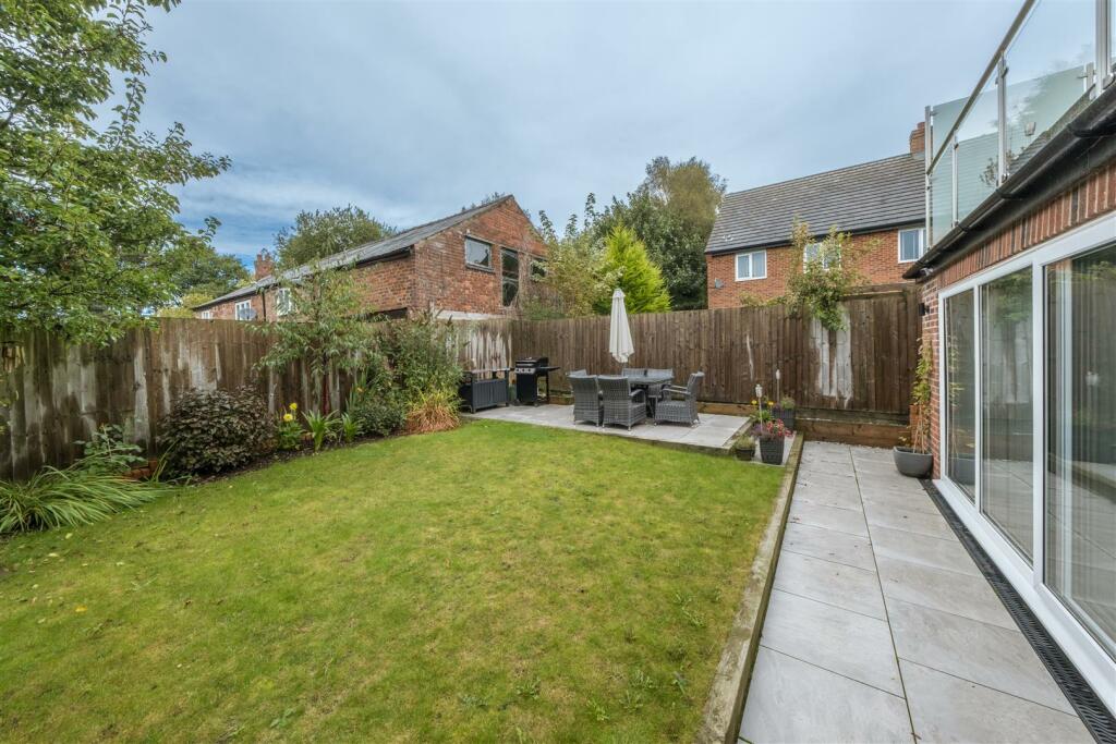 2 Rose Close-054.jpg