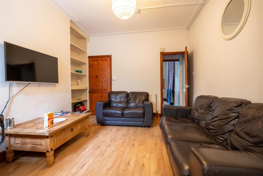 Living Room_.jpg