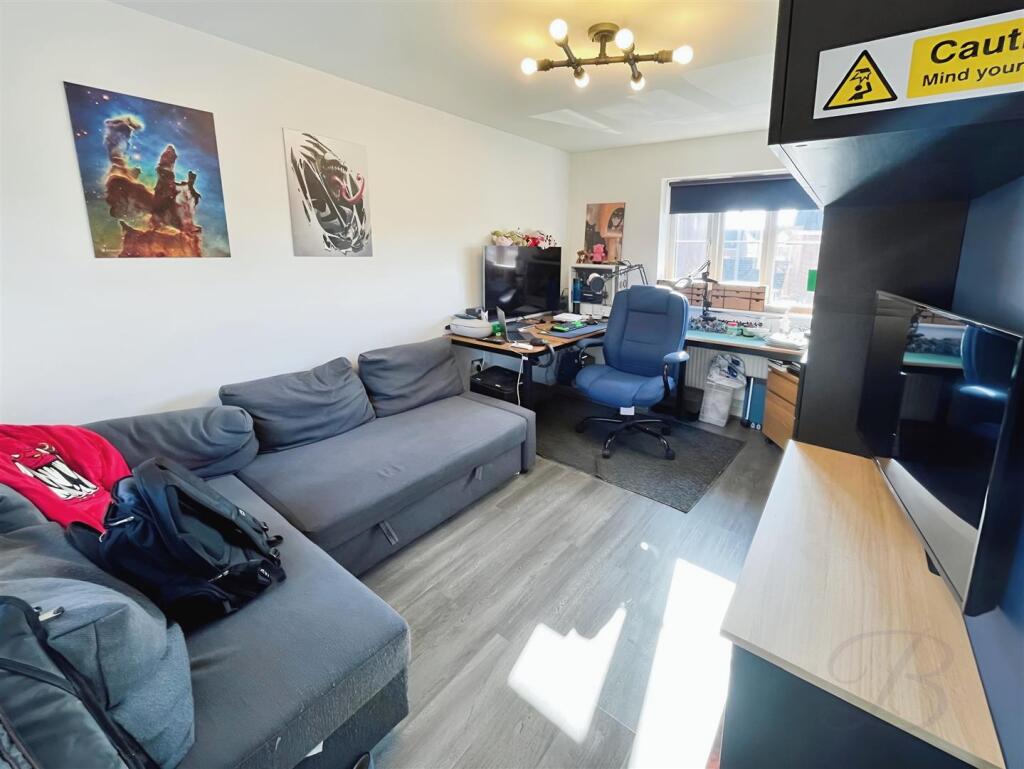 24e8a202-1000062504.jpg