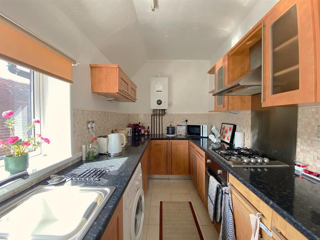 3 Trevenna - Kitchen2.jpg