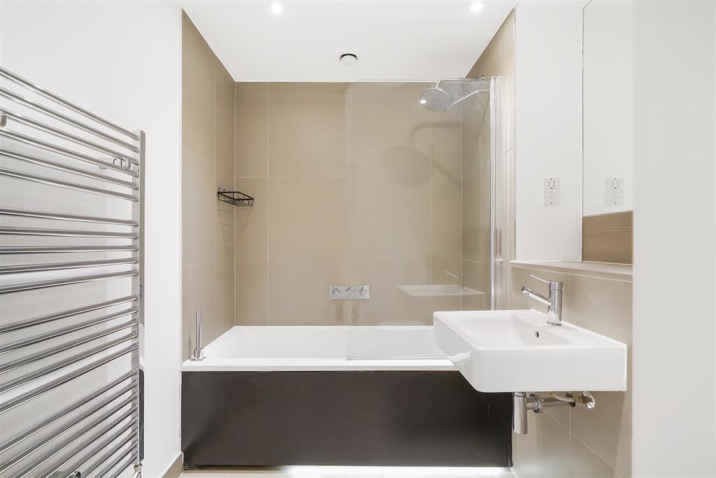 13 Mulholland House, 77 Hartfield Road - Uy1Ip4sFt