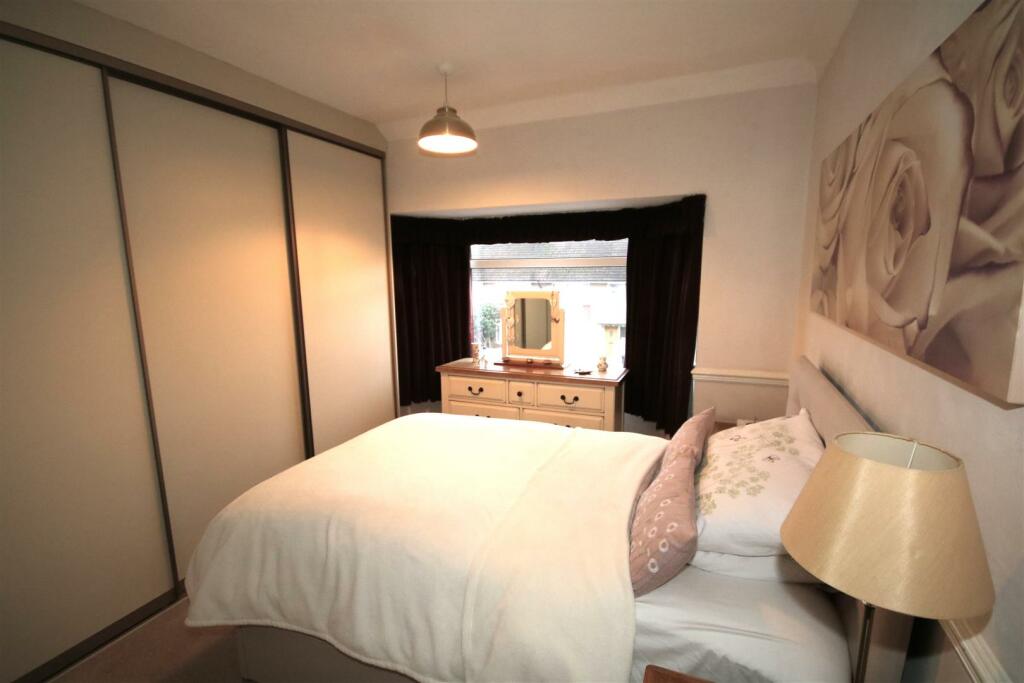 Bedroom 1c.JPG