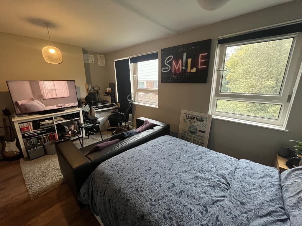 bedroom / living area