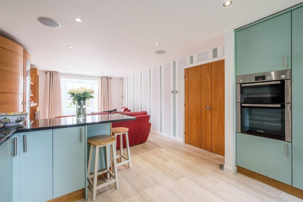 Kitchen/ Dining room