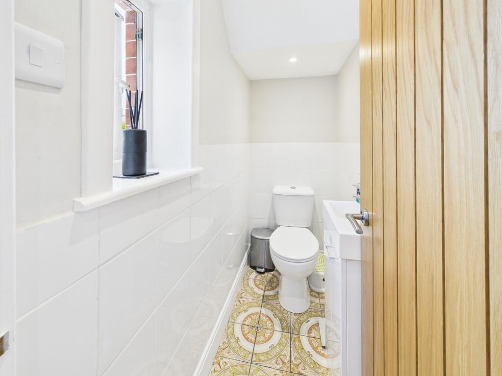 CAM02093G0-PR0048-STILL021