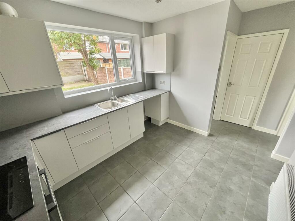 Breakfast Kitchen Aspect 2.jpg