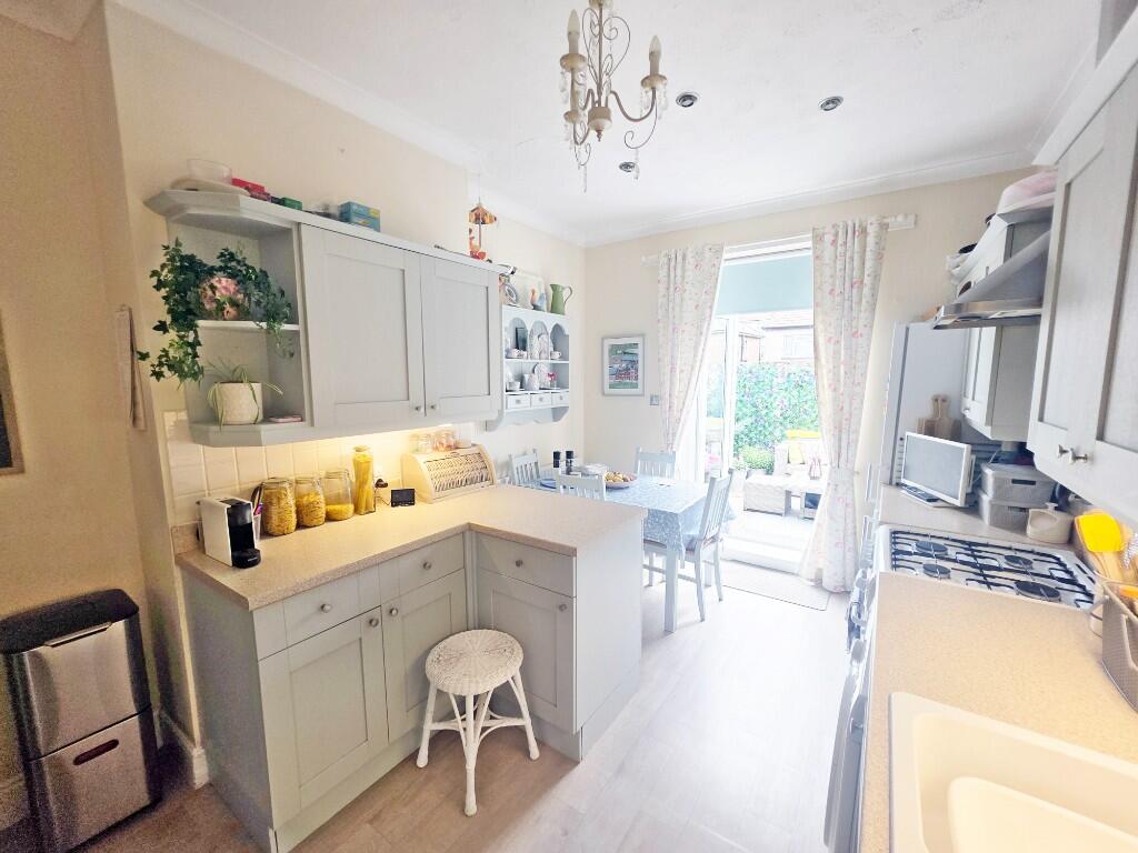 Kitchen / Br'fst Rm