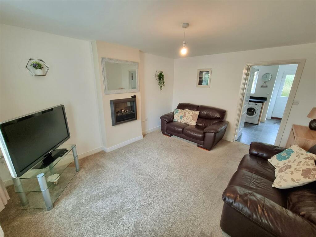 Sitting room 1.jpg