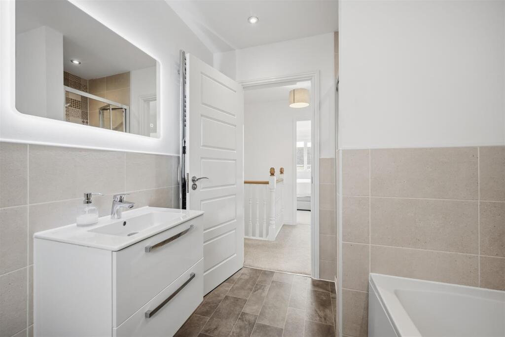 Bathroom - vanity unit.jpg