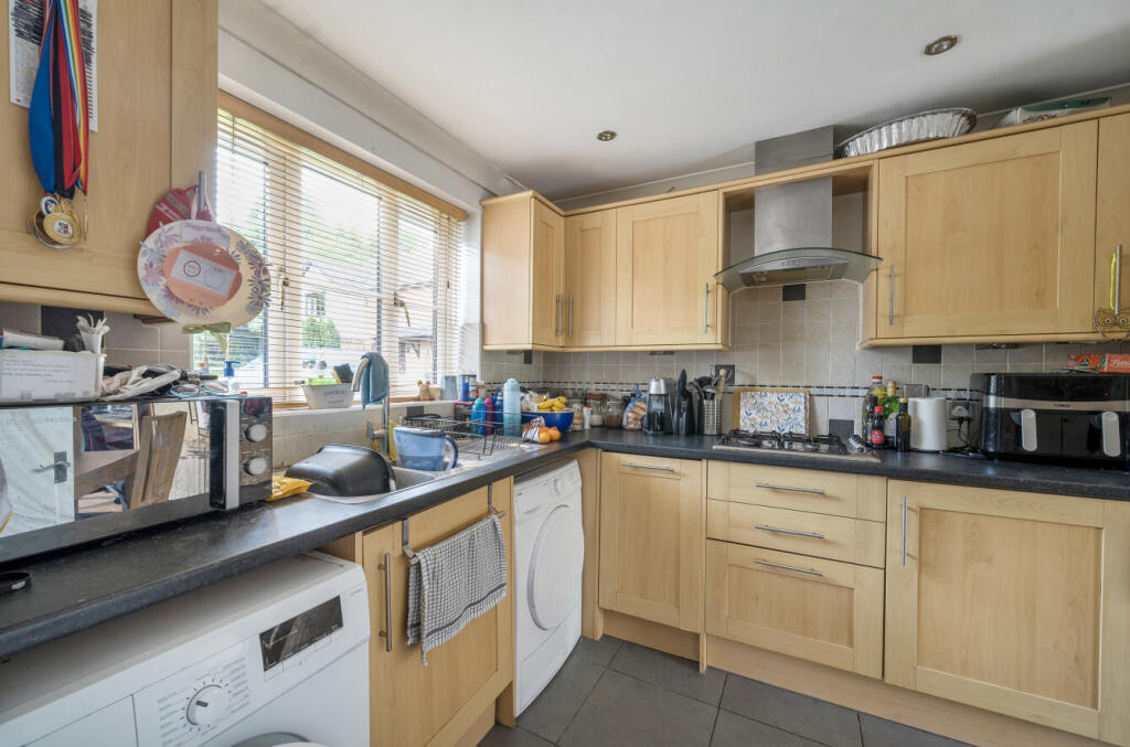 1297380-10-683885...