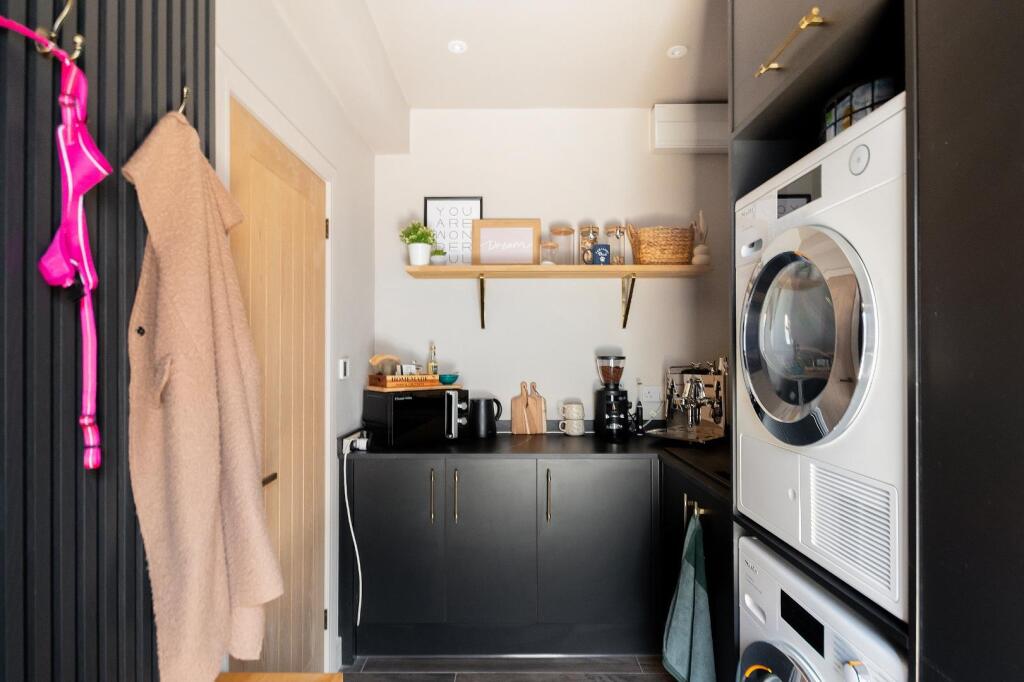 3C5LBY - Utility B.jpg