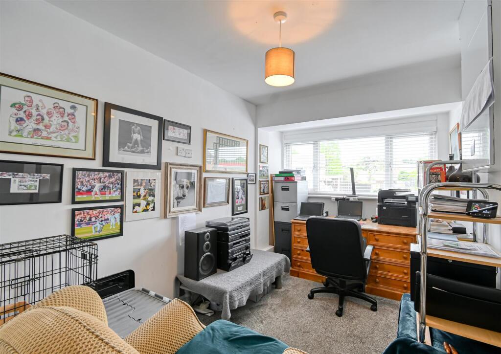 23 Cann Hall Drive-26.jpg