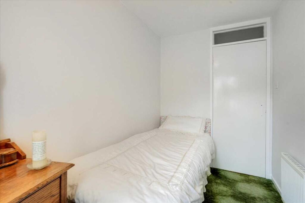 Bedroom Three (2)