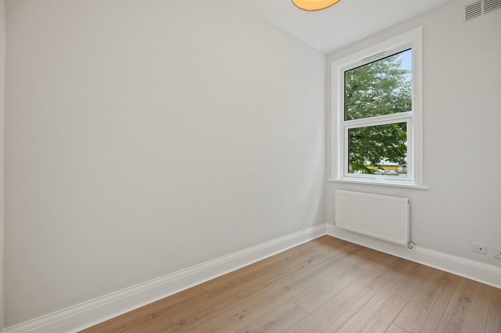 RCREE- Flat C, 7 castle hill parade- Bedroom 3 (1)