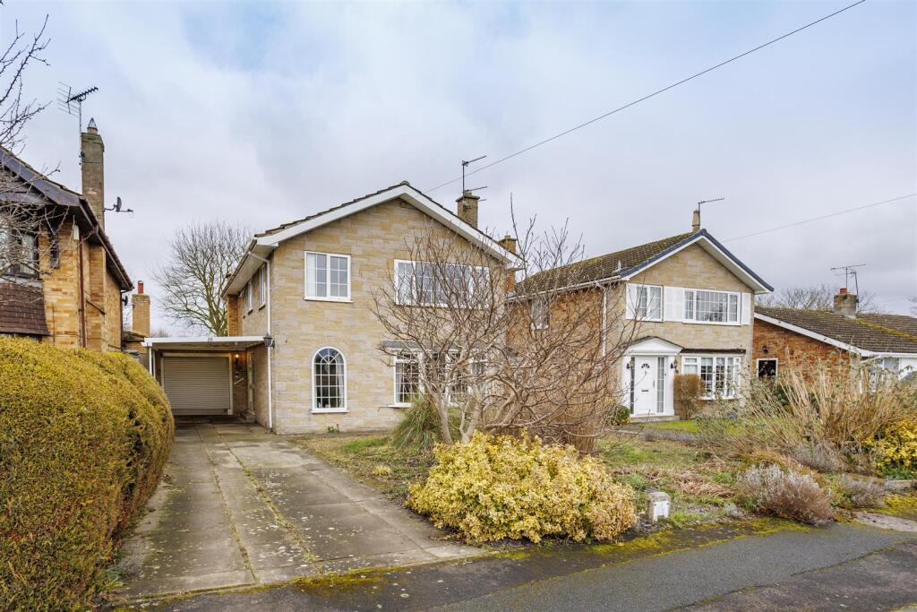 16_Maple_Lane_Externals_2.jpg