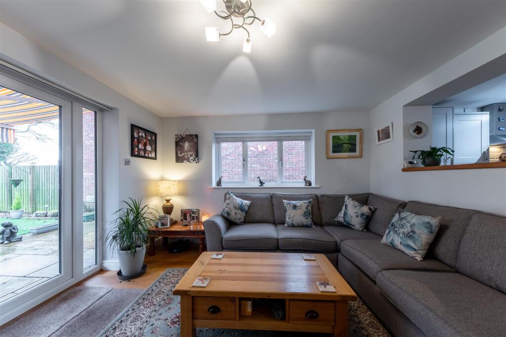 6 Gowy Court-006.jpg