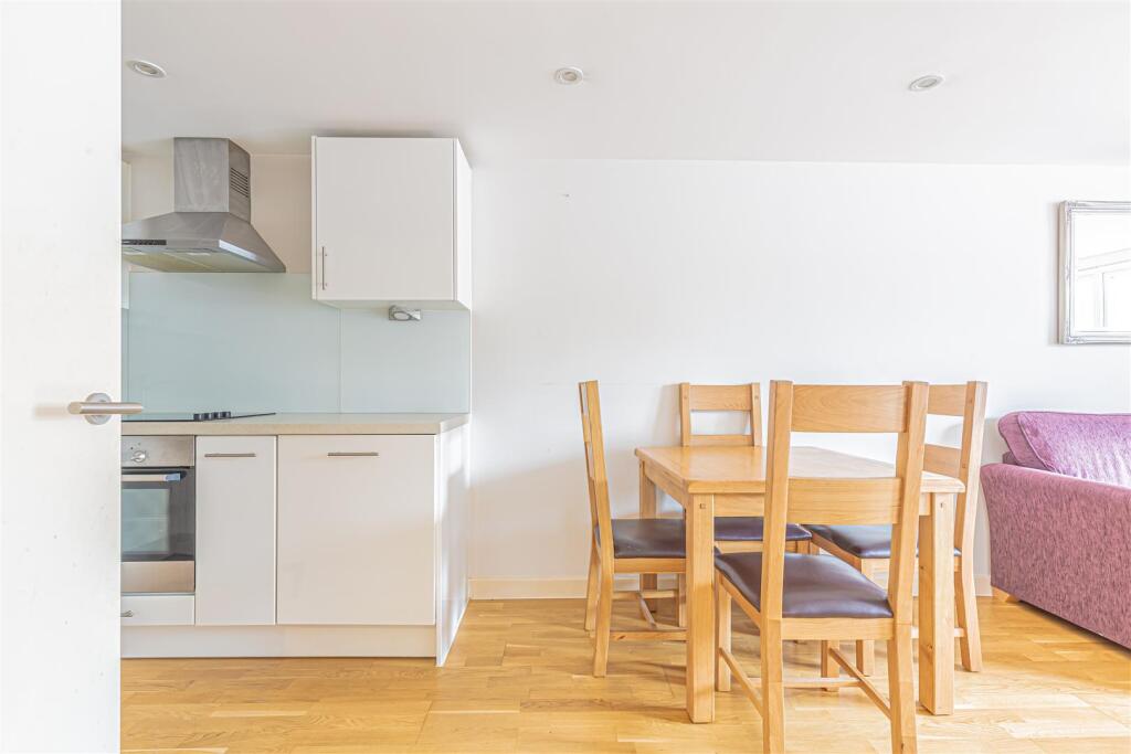 flat 7, Langley House-tw4 (13).jpg