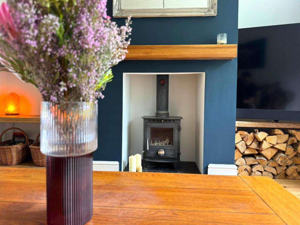 Sitting room/Dining room
