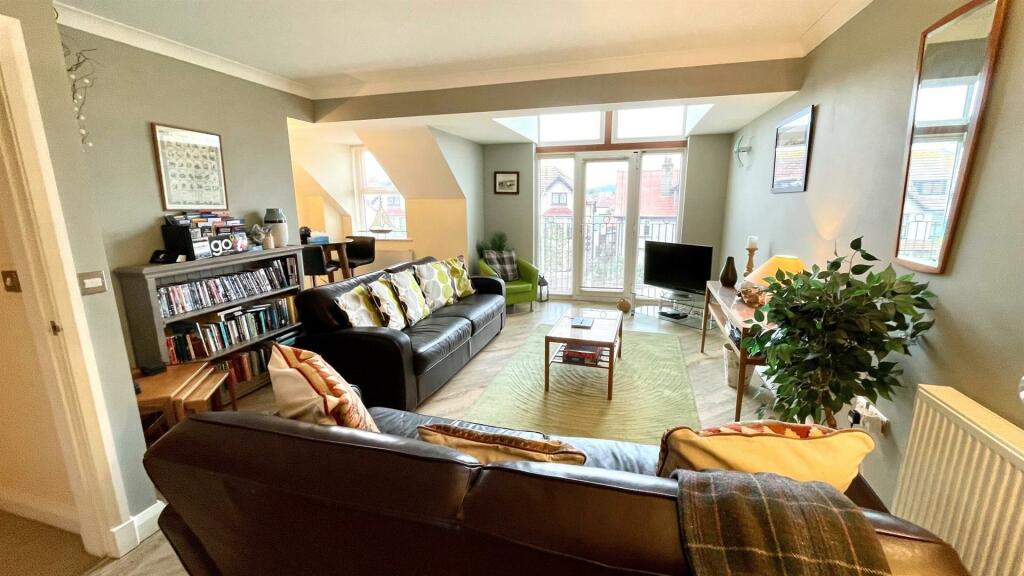 LOUNGE/ DINER