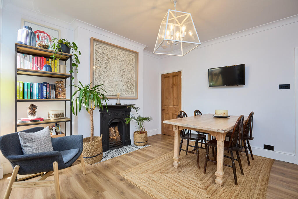 Edward Knight 202...