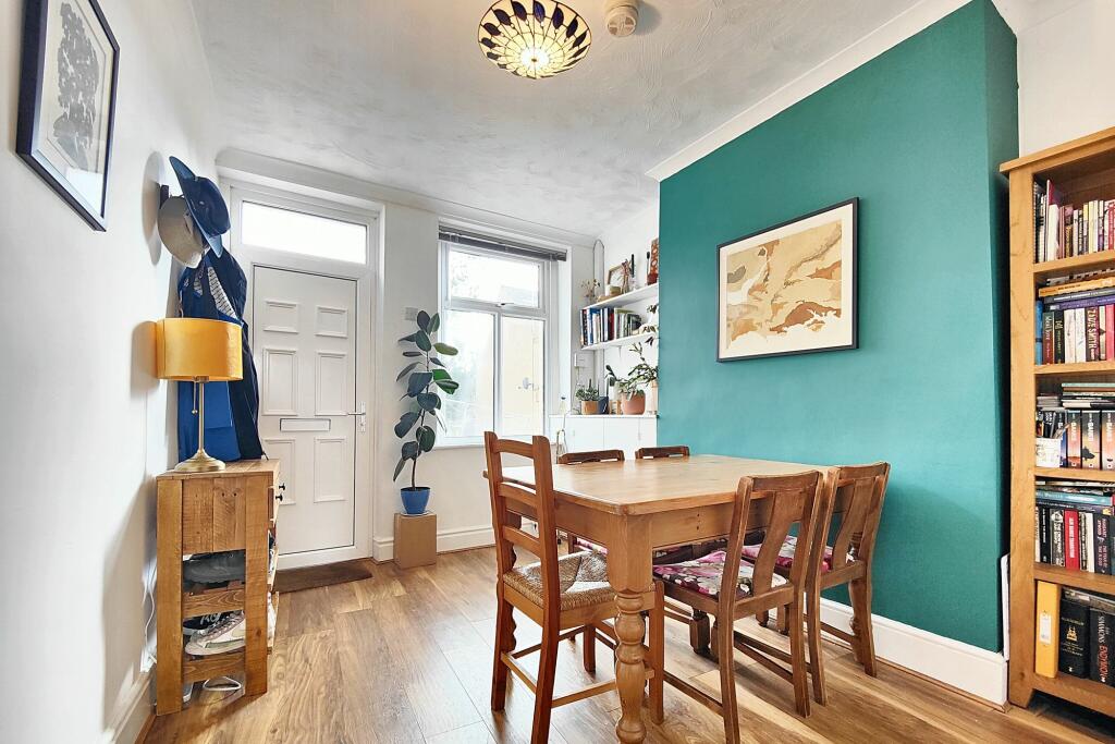2 Reception Rooms