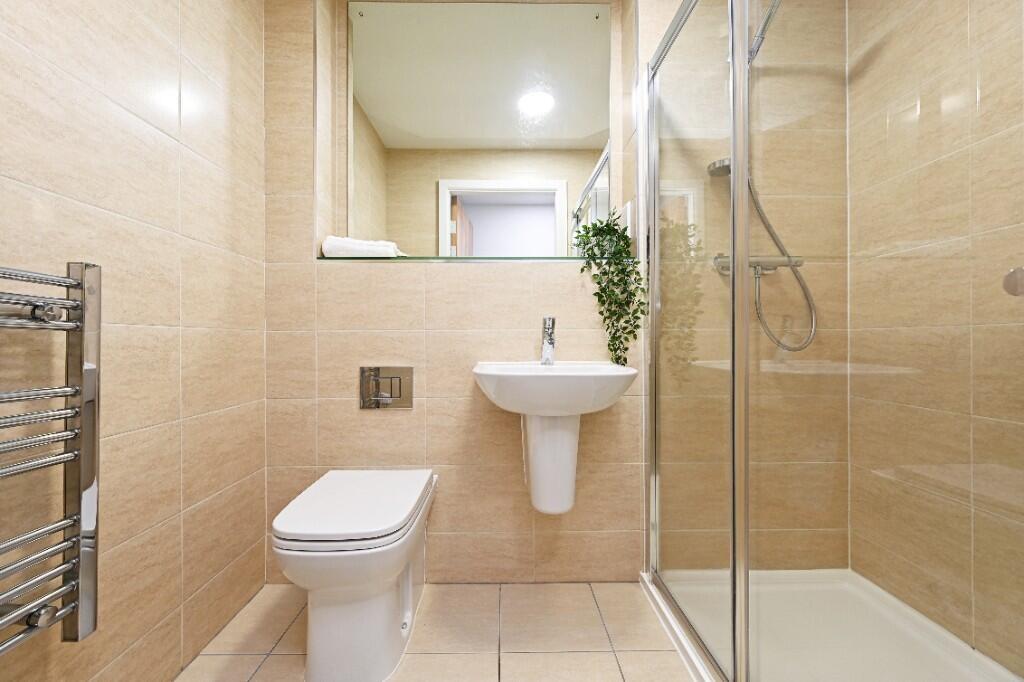 Modern, well-maintained bathroom featuring a sp...