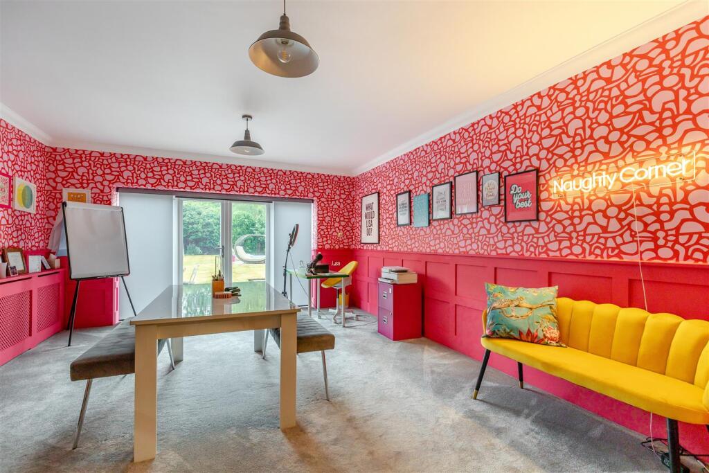 8651198-interior42.jpg