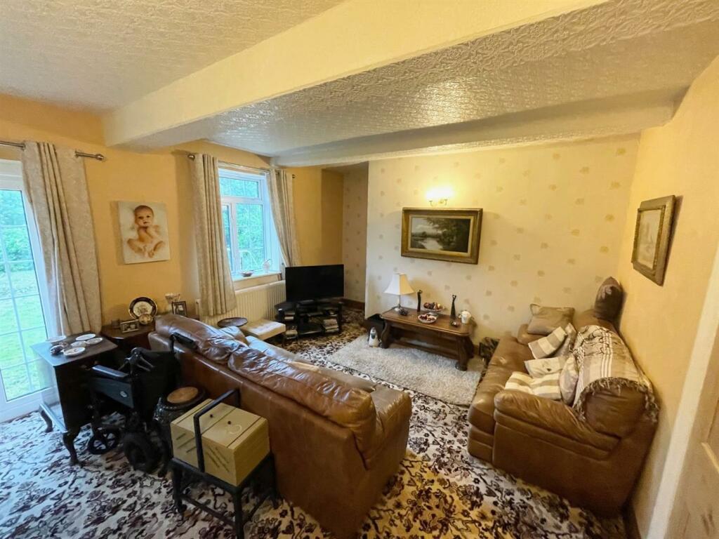 sitting room..jpg
