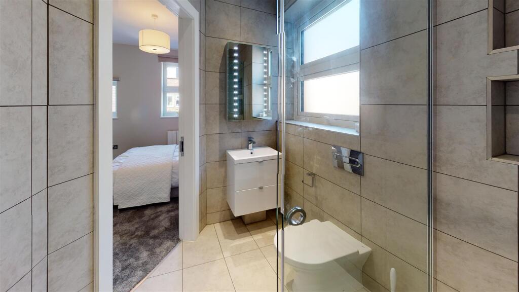 13. Lochaline-Street-Bathroom(1).jpg