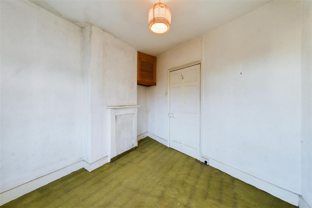 19 Moorend Road, Leckhampton, Cheltenham, Gloucest