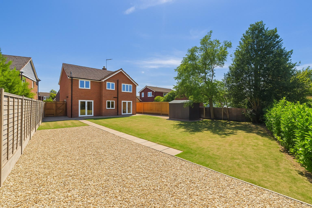 Front Garden / Driveway