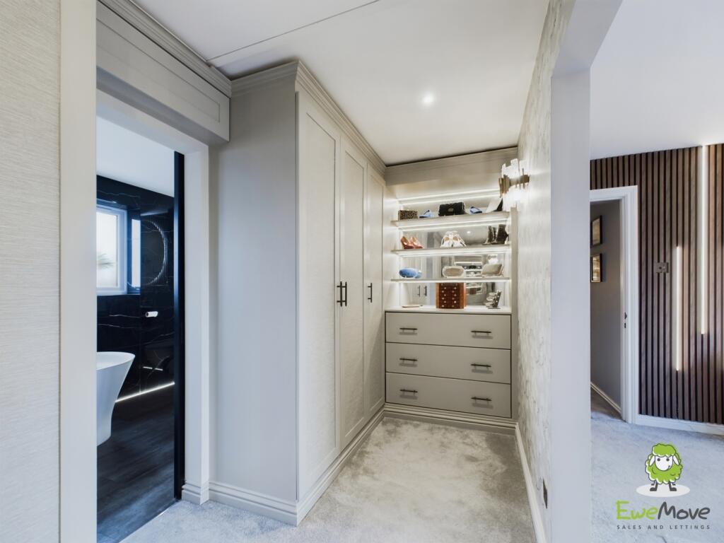 CAM03778G0-PR0171-STILL053