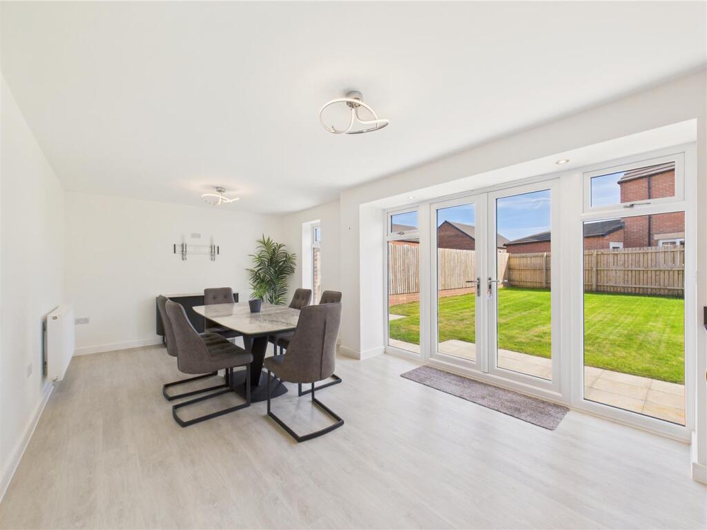 Living / Dining Area