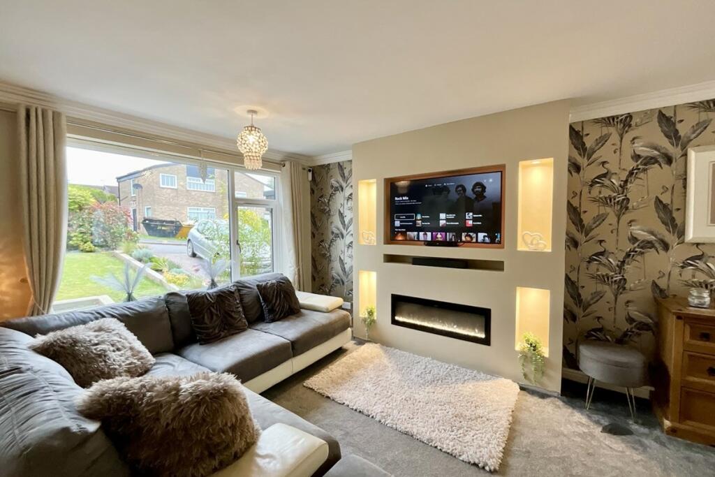 lounge/dining room