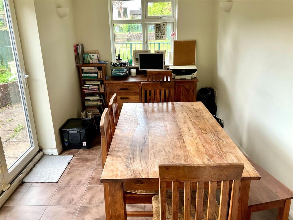 Dining Room pic2.jpg