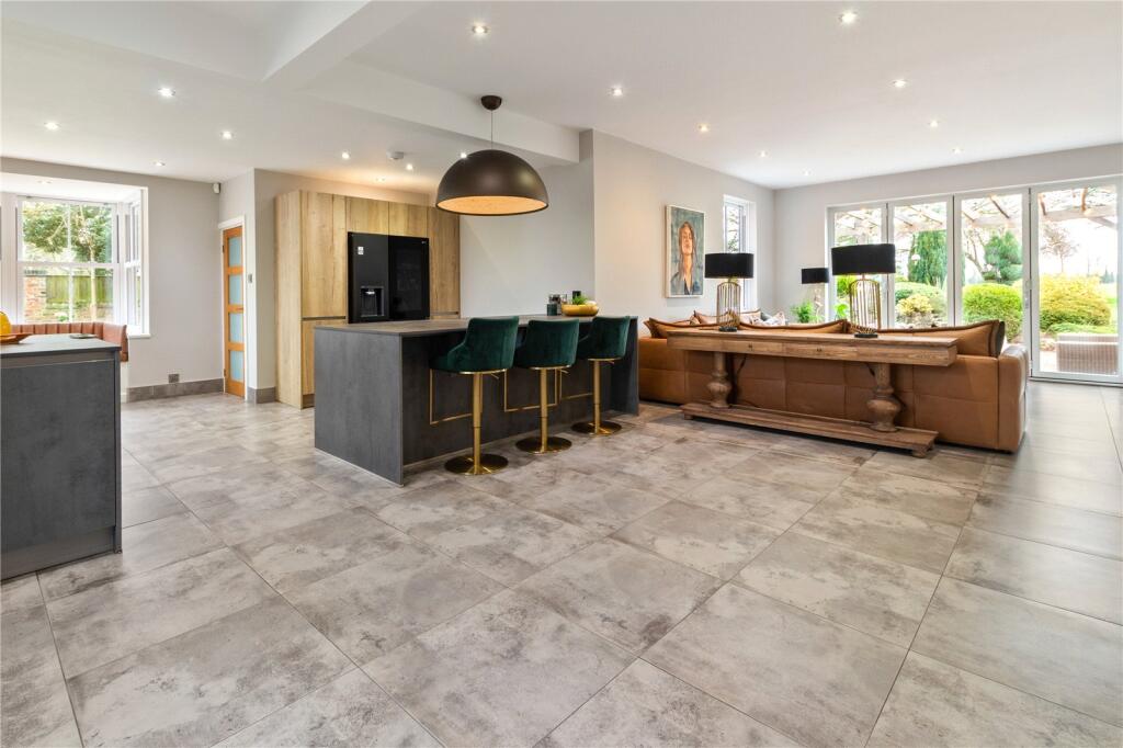 Living/Dining Area