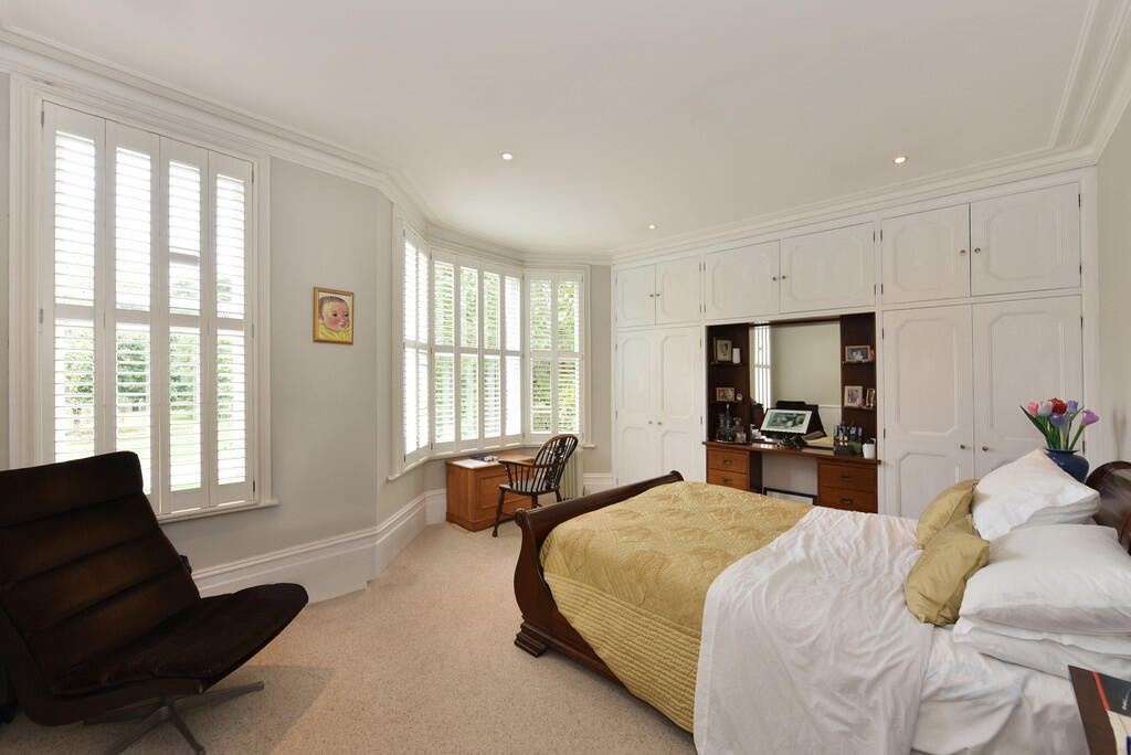 22 Meynell Cresce...