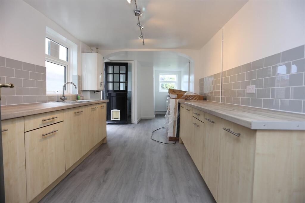 74 Victoria Road (14).JPG