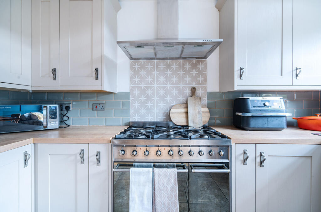 1318027-34-687ff4...