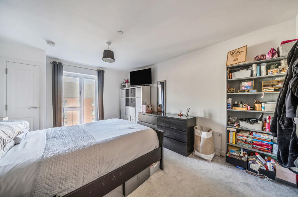 1348181-2-68bf057...