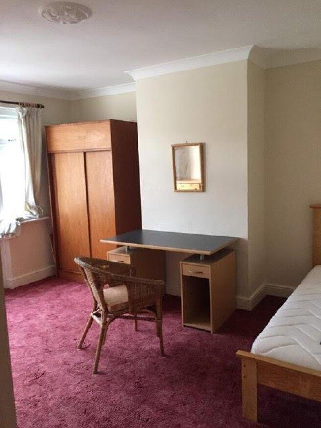 chase-road-kt19-8tl-910128