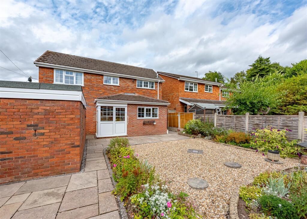 5 Churchward Grove-External (3).jpg