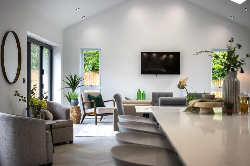 Kitchen Breakfast Bar